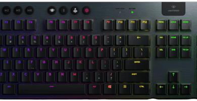 Logitech G915 LIGHTSPEED iluminado con RGB tecla a tecla